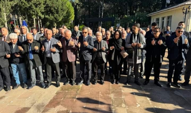 İYİ Parti Adana İl Başkanı Azime Kocacık Şehitliği Ziyaret Etti