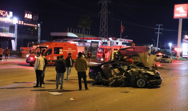 Kamyonetle Otomobil Çarpıştı:1 Ölü,3 Yaralı