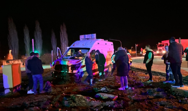 Kavşakta Feci Kaza:9 Yaralı