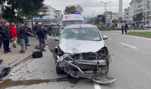 Otomobil İle Motosiklet Çarpıştı