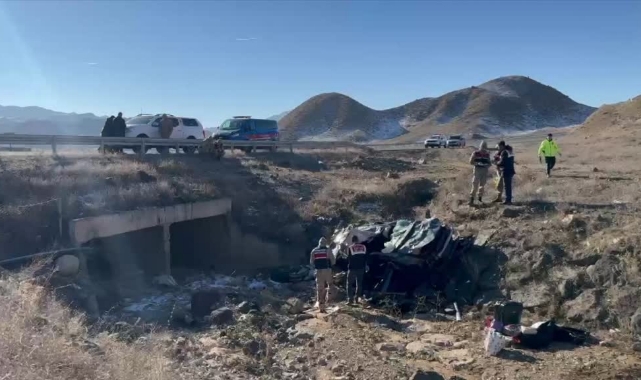 Otomobil Şarampole Devrildi