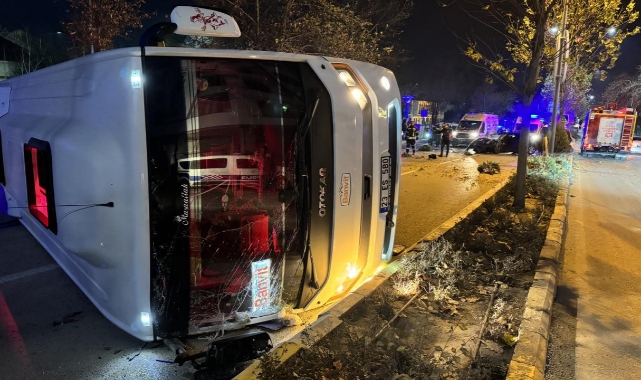 Otomobille Midibüs Çarpıştı:5 Yaralı