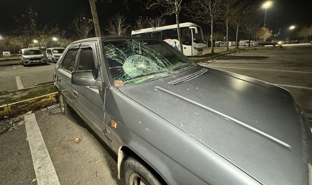 Park Halindeki 35 Aracın Camlarını Kırıp Kaçtı