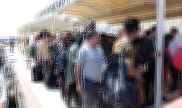 Şüpheli Taksi Düzensiz Göçmenleri Yakalattı