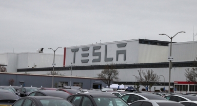 Tesla Fabrikasında "Arızalı Robot" Saldırısı