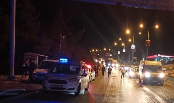Yolun Karşısına Geçen Anne ve Kızına Motosiklet Çarptı