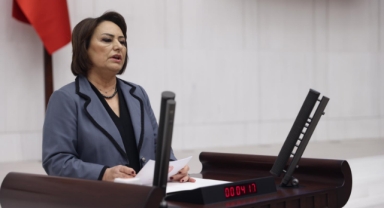 Zifiri Karanlıkta, Okul Eziyeti