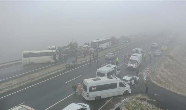 Zincirleme Trafik Kazası:19 Yaralı