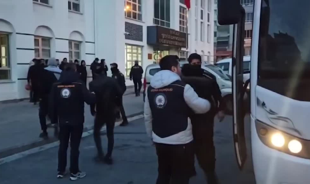 24 Düzensiz Göçmen Yakalandı