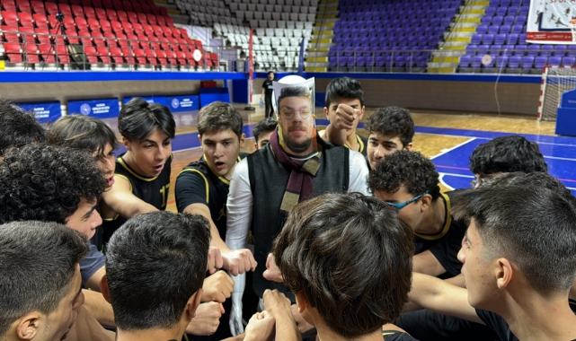 Antrenör, Kendi Yerine Cansız Manken Gönderdi