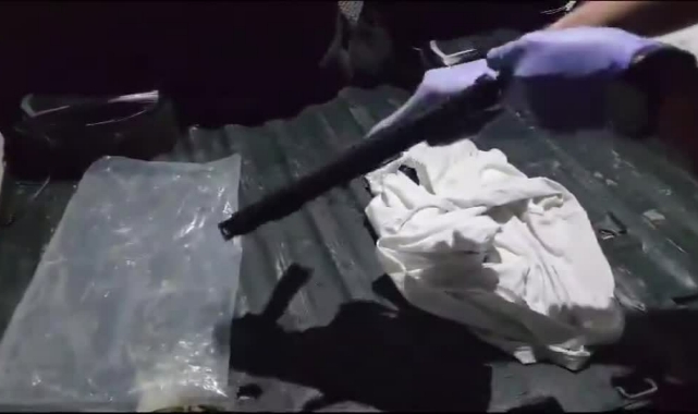 Aracın Döşemelerine Gizlenmiş Silah ve Tüfek Bulundu