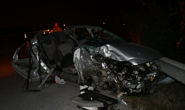 Bariyerlere Çarpan Otomobilin Sürücüsü Öldü