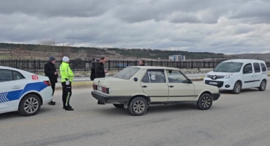 Çaldıkları Otomobili Bırakıp Kaçtılar