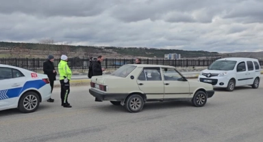 Çaldıkları Otomobili Bırakıp Kaçtılar