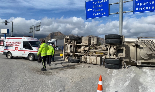 Devrilen Beton Mikserinin Sürücüsü Yaralandı