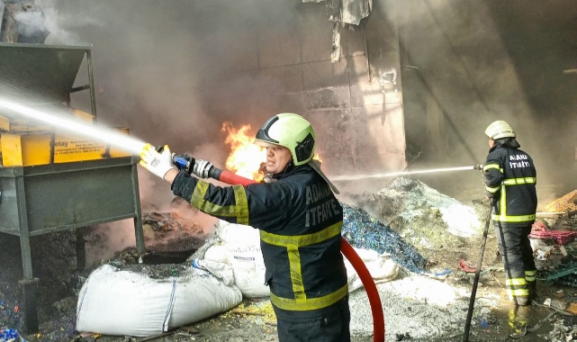 Geri Dönüşüm Fabrikasında Korkutan Yangın