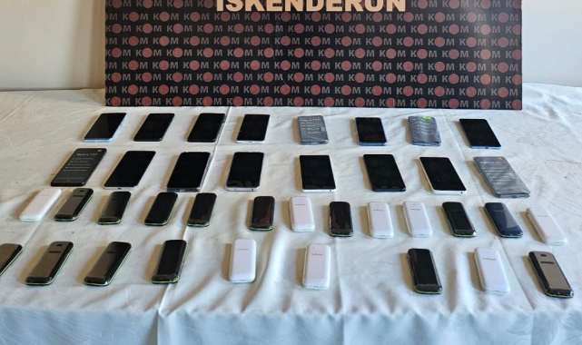 Gümrük Kaçağı 38 Cep Telefonu Ele Geçirildi