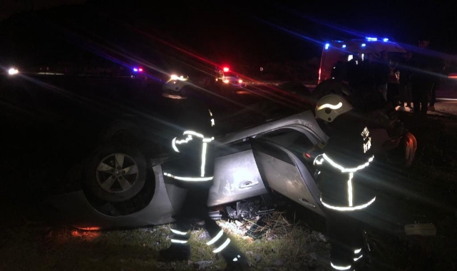 Hafif Ticari Araç Otomobille Çarpıştı