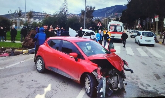 İki Otomobil Çarpıştı:1 Yaralı