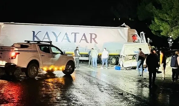 Kara Yolda Feci Kaza:1 Ölü,3 Yaralı