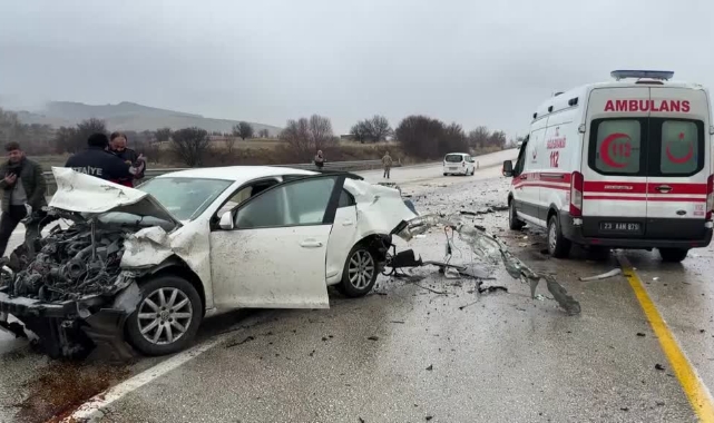 Kara Yolda Feci Kaza:4 Yaralı