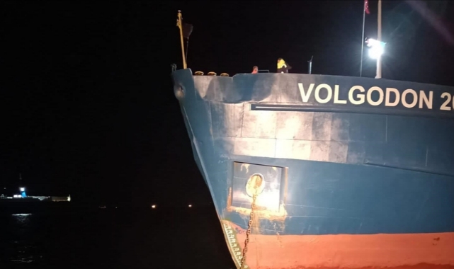 Kargo Gemisi Konteyner Gemisine Çarptı