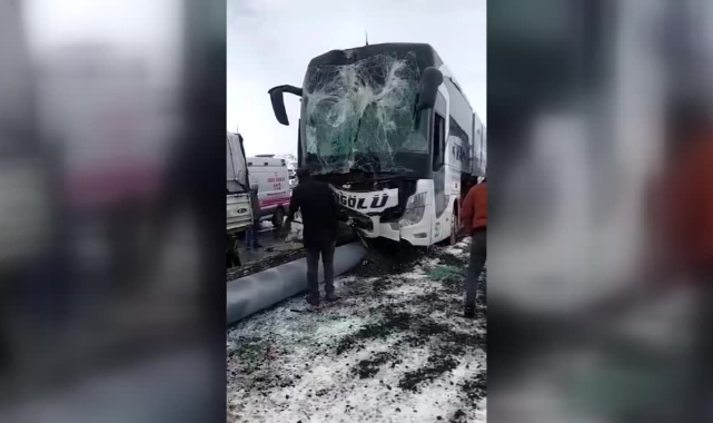Kavşakta Feci Kaza:11 Yaralı