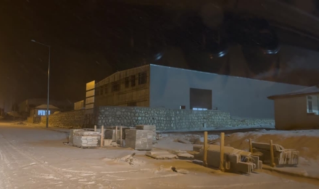 Kaynak Yapan İşçilerin Üzerine Demir Parçası Düştü