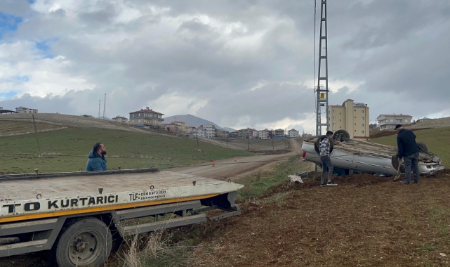 Kaza Yapan Çifti Devriye Görevindeki Jandarma Farketti