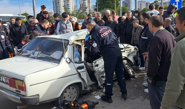 Minibüs Otomobille Çarpıştı:9 Yaralı