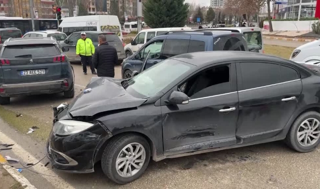Önce Yayaya Sonra Araçlara Çarptı