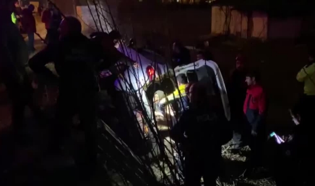 Otomobil Devrildi:5 Yaralı