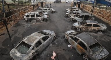 Otomobil Galerisini Ateşe Verdiler