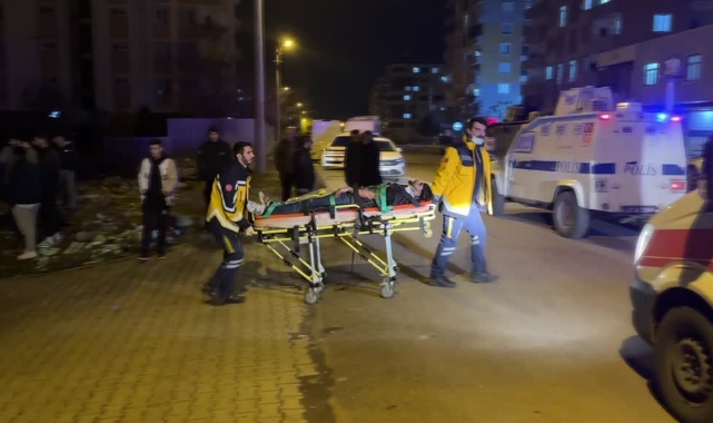 Otomobil Kaldırıma Çarptı:6 Yaralı