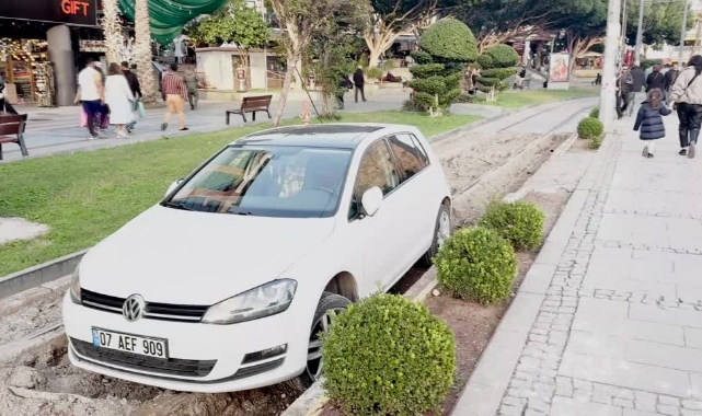 Otomobiliyle Girdiği Trafiğe Kapalı Bölgede Mahsur Kaldı