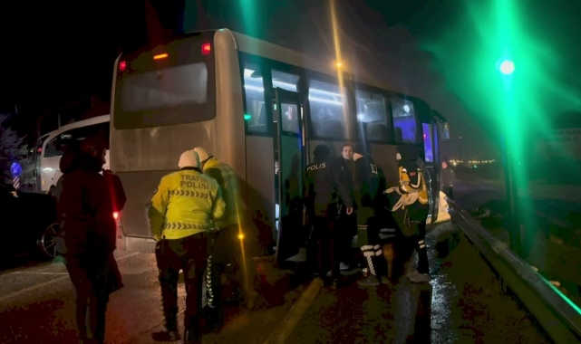 Polisleri Taşıyan Servis İle Otobüs Çarpıştı
