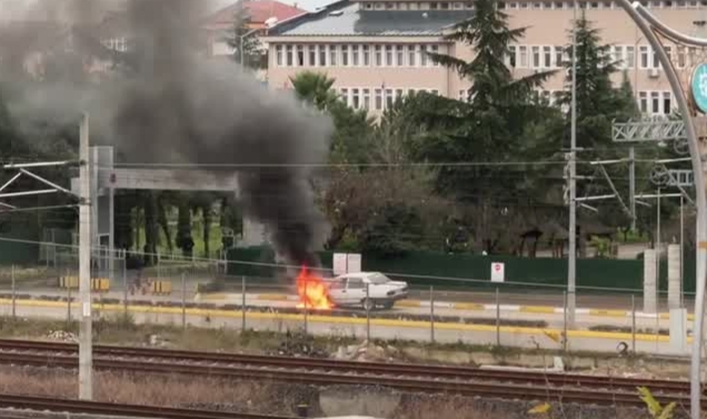 Seyir Halindeki Otomobil Alev Aldı