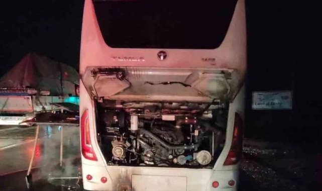 Seyir Halindeki Yolcu Otobüsünde Korkutan Yangın