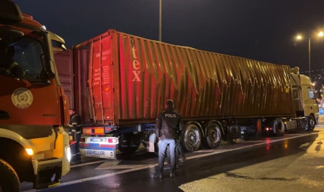 Yangın Çıkan Tır'da Patlama:1 Yaralı