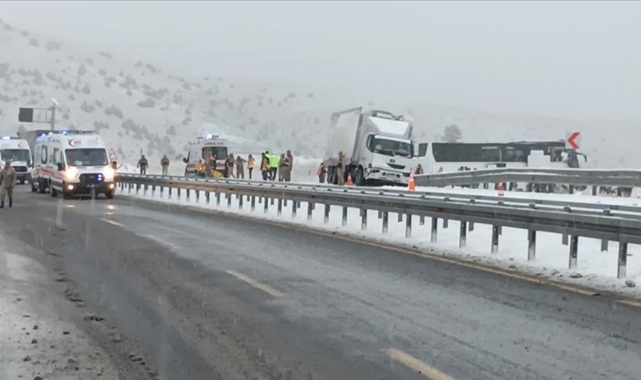 Zincirleme Trafik Kazası:2 Ölü, 8 Yaralı
