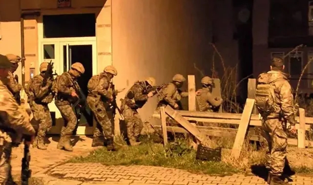 7 Yaşındaki Oğlunu Silahla Rehin Aldı