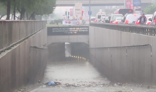 Antalya'da Şiddetli Yağış:1 Ölü