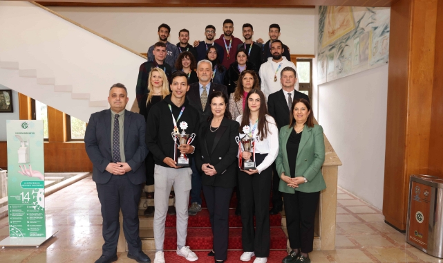 ÇÜ Kadın ve Erkek Voleybol Takımları Rakip Tanımıyor