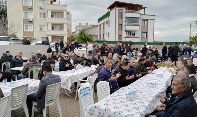 Eller Semaya Muhammet (Mehmet) Kavak Abi İçin Açıldı