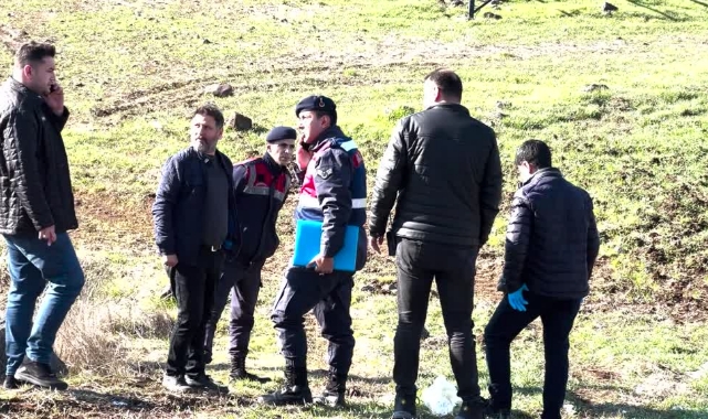 Genç Kızı Başından Silahla Vurup İntihar Etti