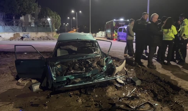 İki Otomobil Çarpıştı:3 Yaralı