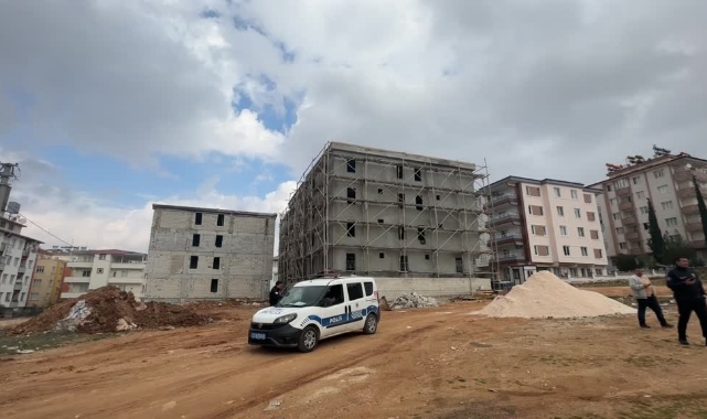 İnşaat İskelesi Çöktü:1 Ölü,2 Yaralı