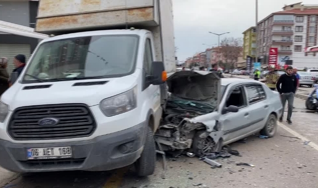 Kavşakta Feci Kaza:5 Yaralı