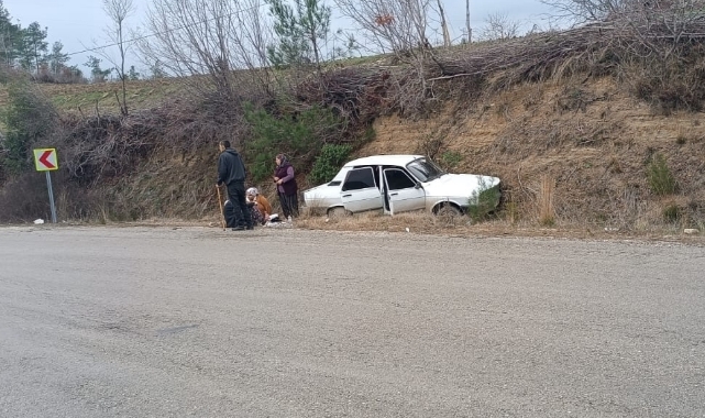 Mezarlık Ziyaretine Giden Aile Kaza Yaptı