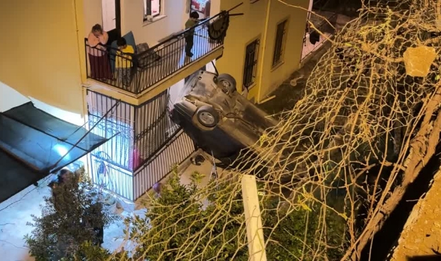 Otomobil, Evin Balkonuna Düştü!